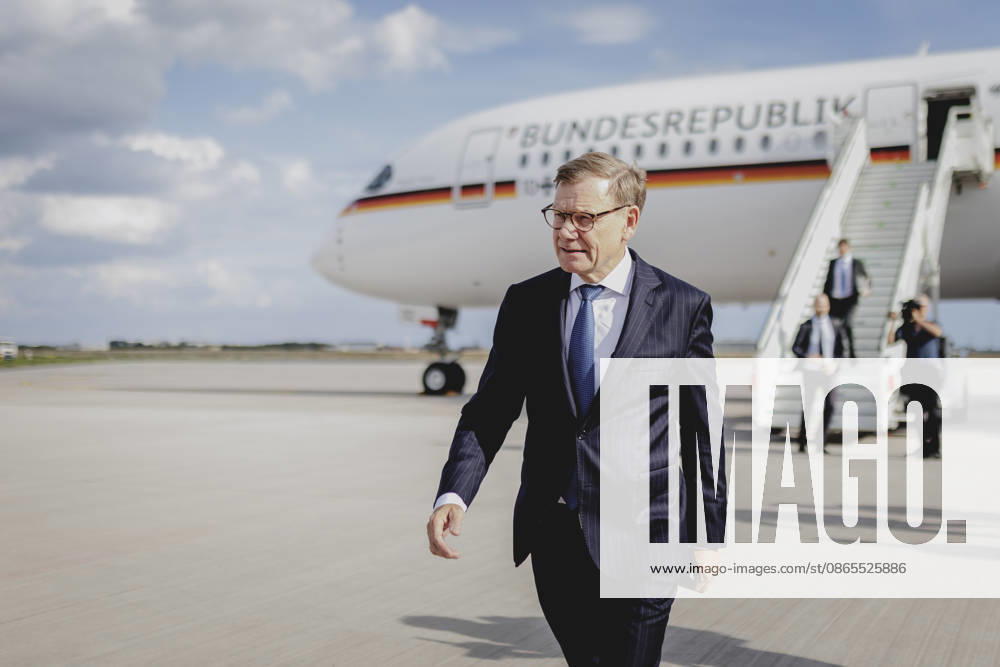 Johann Wadephul (CDU), Federal Minister of Foreign Affairs, photographed upon arrival at Berlin’s BER Airport following a trip to Tunisia and Algeria, September 1, 2026. Wadephul interrupts his trip to make a statement with Interior Minister Dobrindt (not pictured) regarding the incident at Leipzig Airport. Photographed on behalf of the Federal Foreign Office, Berlin, Germany