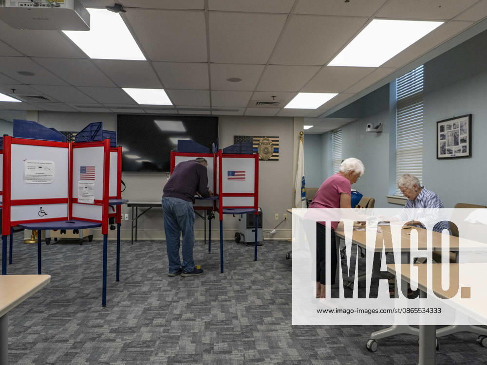 Voting is underway for the Massachusetts primary election. South Dennis USA - ZUMAd155 20260901_znp_d155_012