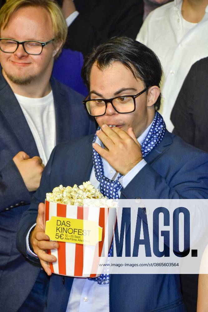 ABB GEWISSEETWAS Frangiskos Kakoulakis Eating Popcorn as a Guest on the Red Carpet at the NRW Kino Film Premiere of *Das gewisse Etwas* at the Cinedom Cinema on September 1, 2026, in Cologne, NRW, Germany