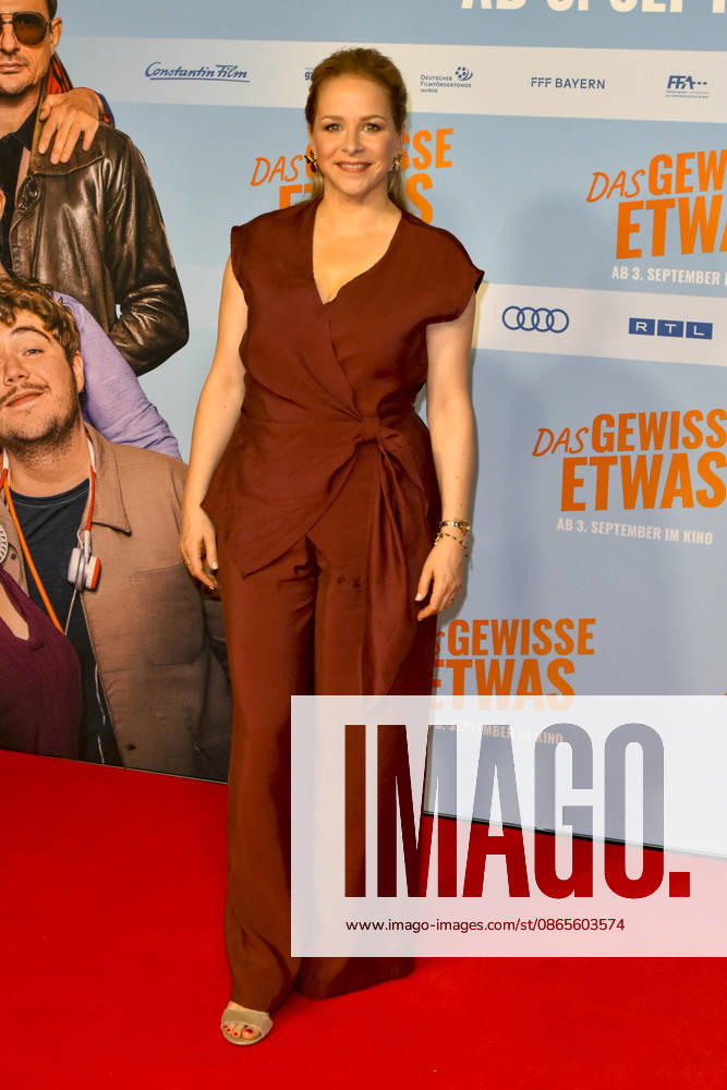 ABB GEWISSEETWAS: Jasmin Schwiers appears on the red carpet at the NRW Kino film premiere of *Das gewisse Etwas* at the Cinedom theater on September 1, 2026, in Cologne, North Rhine-Westphalia, Germany
