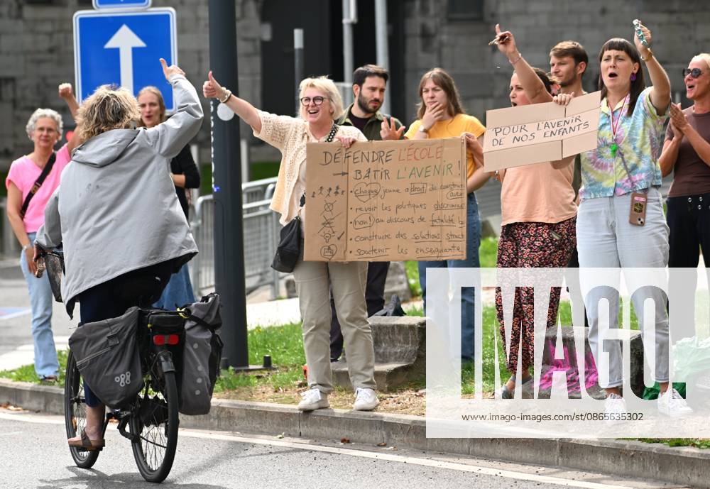 Plenary session of the Walloon Parliament 02 09 2026 BRUSSELS, BELGIUM - SEPTEMBER 02 : Teachers protest before the lenary session of the Walloon Parliament (reopening of the Walloon Parliament) on September 2, 2026 in Brussels, Belgium, 02 09 2026 Brussels Belgium