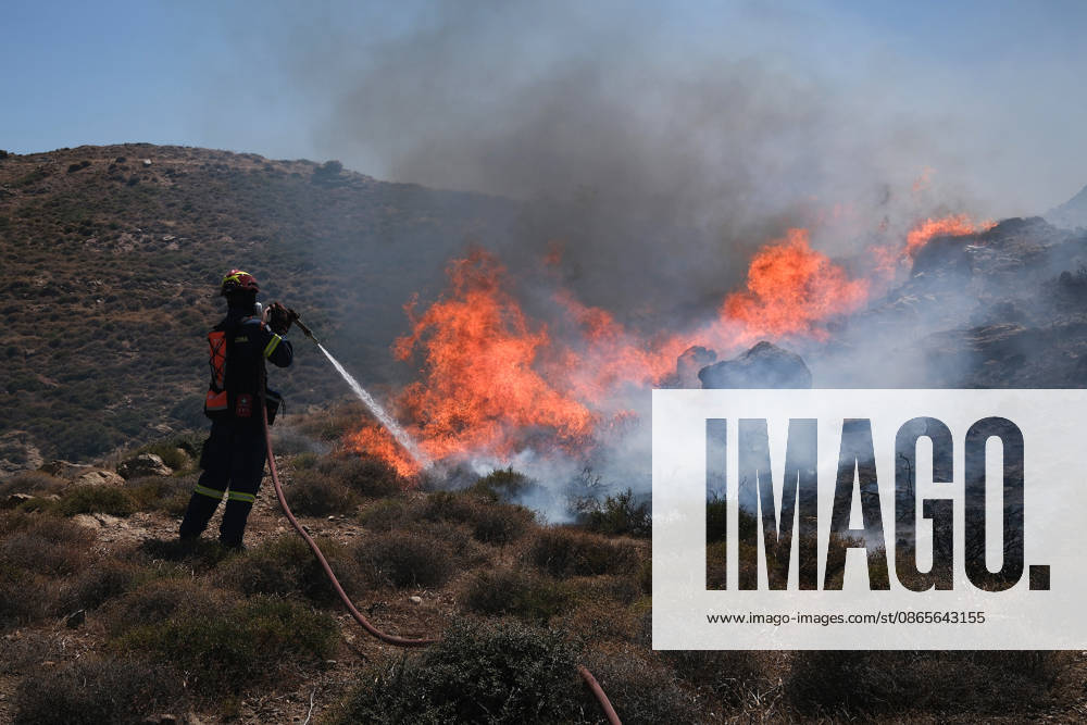 Wildfire near Karystos on Greece s Evia Island EVIA, GREECE - SEPTEMBER 2: Firefighters battle a wildfire burning near Karystos on the island of Evia, Greece, on September 2, 2026 Costas Baltas Anadolu Evia Greece. Editorial use only. Please get in touch for any other usage.