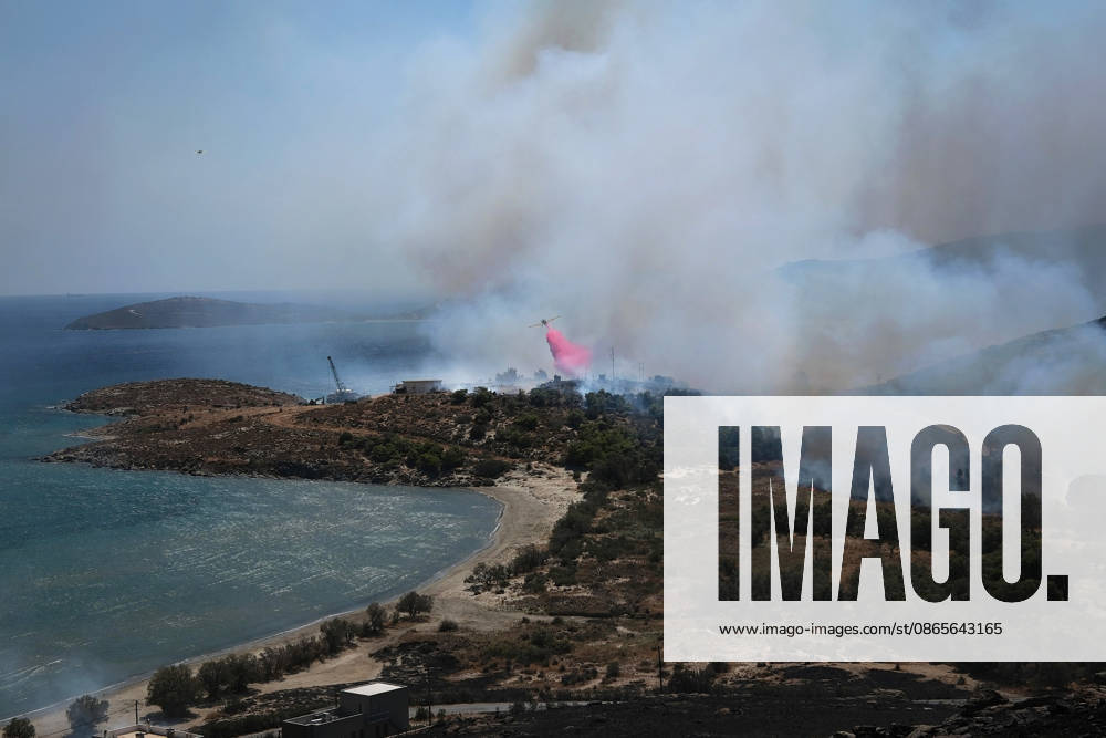 Wildfire near Karystos on Greece s Evia Island EVIA, GREECE - SEPTEMBER 2: Firefighting airplane drops water, as a wildfire burns near Karystos on the island of Evia, Greece, on September 2, 2026 Costas Baltas Anadolu Evia Greece. Editorial use only. Please get in touch for any other usage.