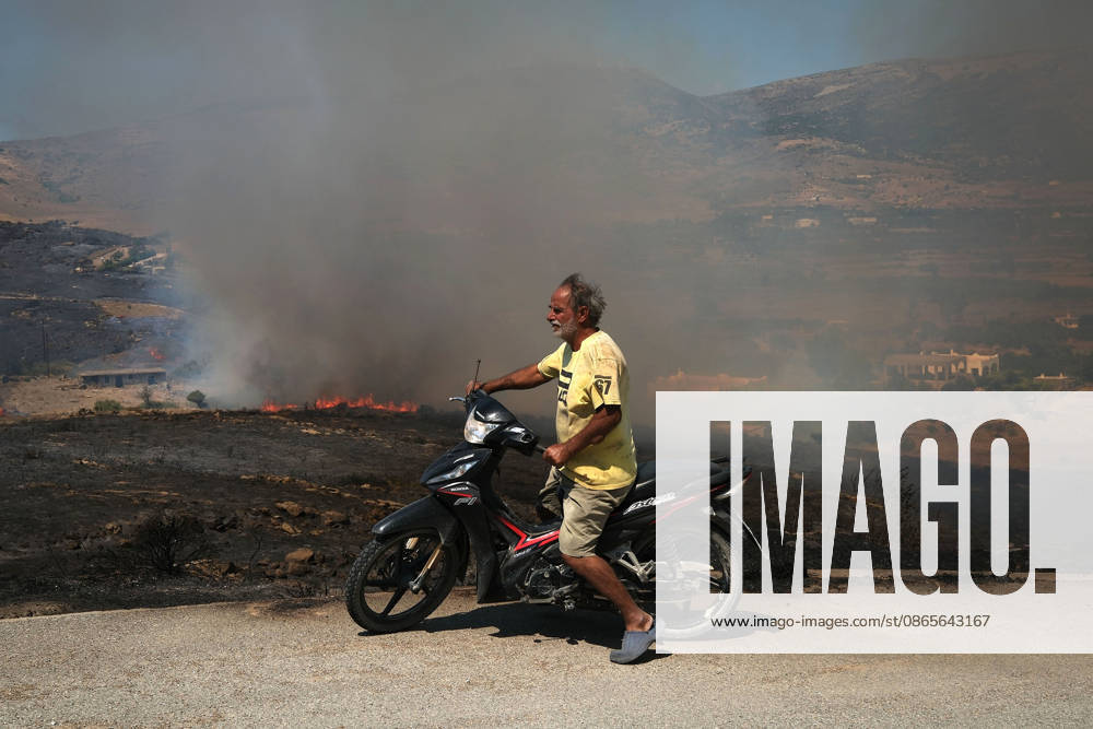 Wildfire near Karystos on Greece s Evia Island EVIA, GREECE - SEPTEMBER 2: A wildfire burns near Karystos on the island of Evia, Greece, on September 2, 2026 Costas Baltas Anadolu Evia Greece. Editorial use only. Please get in touch for any other usage.