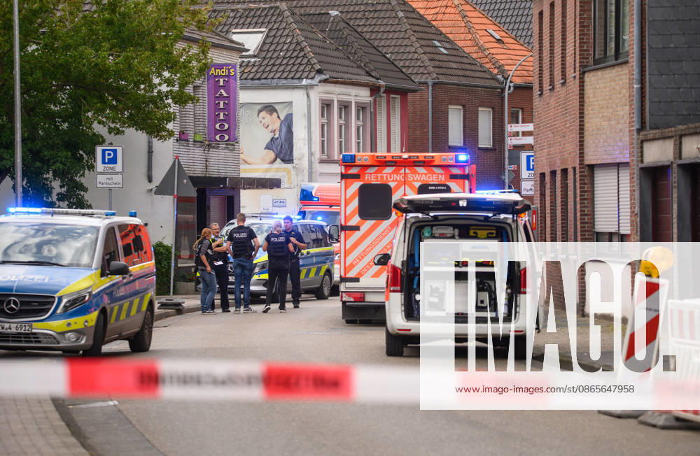 Goch, Muehlenstrasse: Stabbing Involving Several People Goch, Muehlenstrasse: Stabbing Involving Several People Numerous ambulances and a rescue helicopter on the scene Emergency response update, Goch, North Rhine-Westphalia, Germany