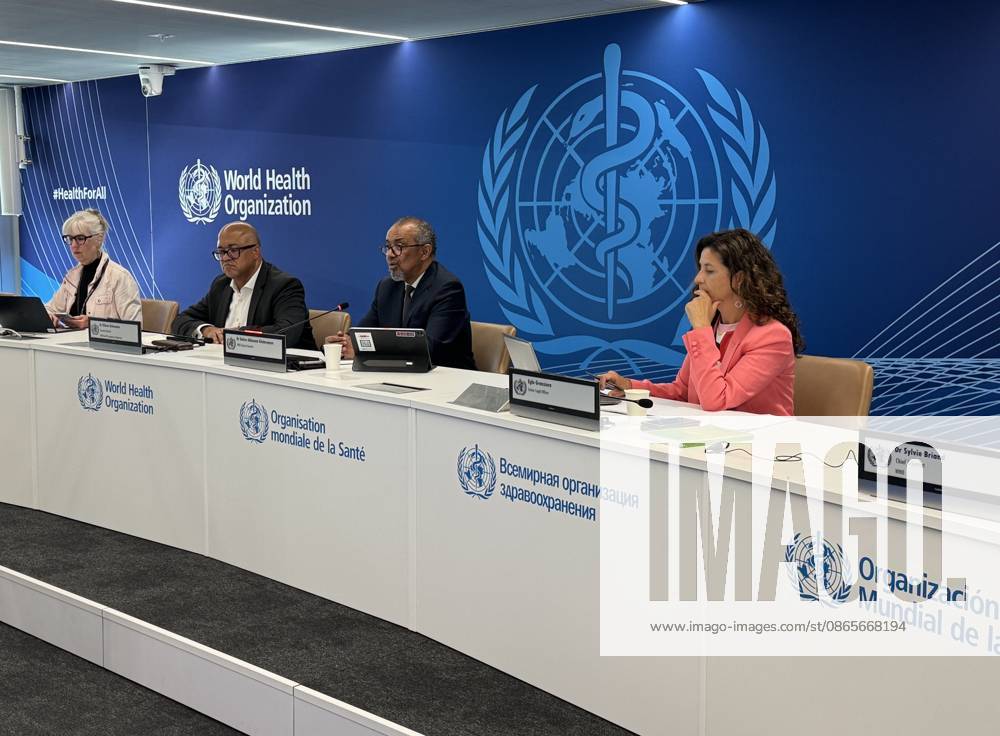 WHO Chief Tedros meets Geneva journalists GENEVA, SWITZERLAND - SEPTEMBER 2: WHO Director-General Tedros Adhanom Ghebreyesus (2nd R) meets with journalists from the Association of Correspondents Accredited to the United Nations (ACANU) at the WHO headquarters to discuss global health issues, in Geneva, Switzerland, on September 2, 2026. Muhammet Ikbal Arslan Anadolu Geneva Switzerland. Editorial use only. Please get in touch for any other usage.