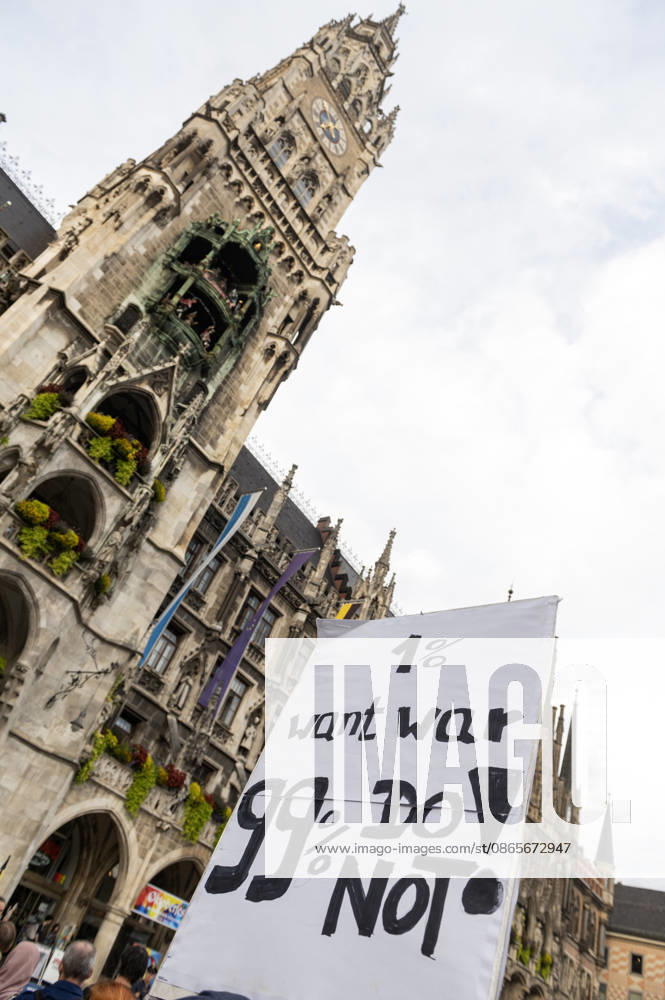 München Munich Germany 2nd September 2026 On the Marienplatz in the centre of the Bavarian city a peace demonstration and march takes place in the early evening. 1% want war, 99% do not!