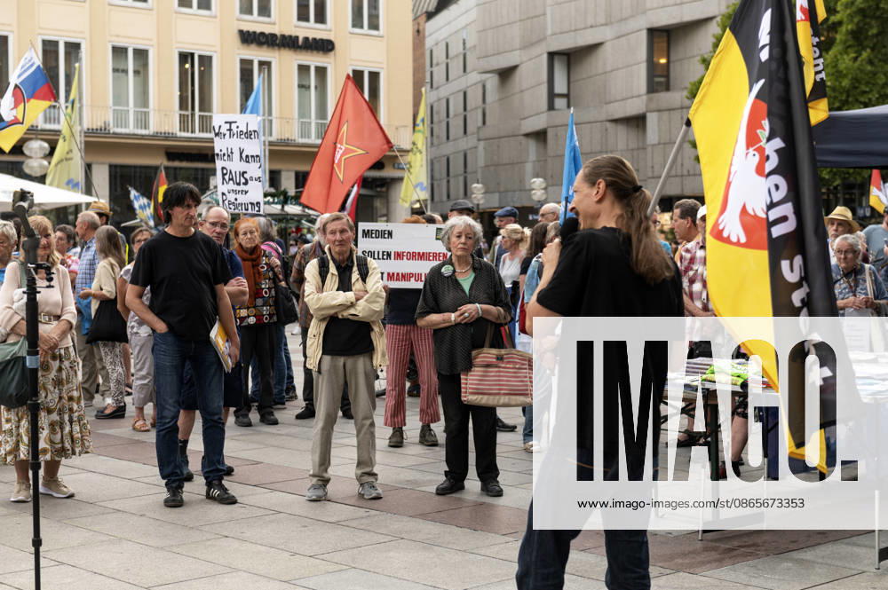 München Munich Germany 2nd September 2026 On the Marienplatz in the centre of the Bavarian city a peace demonstration and march takes place in the early evening.