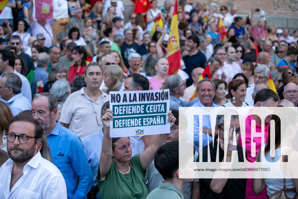 Toledo Holds Rally in Support of the People of Ceuta: Dozens of people gathered at a rally in solidarity with Ceuta on September 2, 2026, in Toledo, Castilla-La Mancha, Spain. Coinciding with Ceuta Day, more than 260 Spanish municipalities have been called upon to show their support for the people of Ceuta in the face of the migration crisis caused by the arrival of more than 70,000 migrants across the border with Morocco. The demonstrations are part of the For Ceuta initiative, backed by the Spanish Federation of Municipalities and Provinces (FEMP) SEPTEMBER 2, 2026 CEUTA DAY PROTEST RALLY MIGRANTS IMMIGRANTS FEMP SUPPORT SOLIDARITY MIGRATION CRISIS CRISIS HUMANITARIAN Juanma Jimé Toledo Castilla-La Mancha Toledo Castilla-La Mancha Spai
