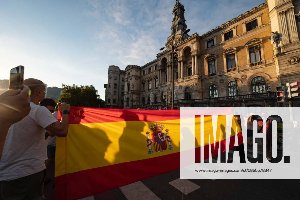 Bilbao Holds Rally in Support of the People of Ceuta: Dozens of people gathered at a rally in solidarity with Ceuta on September 2, 2026, in Bilbao, Vizcaya, Basque Country, Spain. Coinciding with Ceuta Day, more than 260 Spanish municipalities have been called upon to show their support for the people of Ceuta in the face of the migration crisis caused by the arrival of more than 70,000 migrants across the border with Morocco. The demonstrations are part of the For Ceuta initiative, backed by the Spanish Federation of Municipalities and Provinces (FEMP) SEPTEMBER 2, 2026 CEUTA DAY PROTEST RALLY MIGRANTS IMMIGRANTS FEMP SUPPORT SOLIDARITY MIGRATION CRISIS CRISIS HUMANITARIAN CRISIS Bilbao, Biscay, Basque Country Bilbao, Biscay, Basque Co