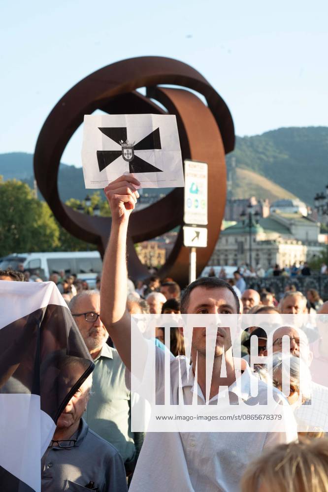 Bilbao Holds Rally in Support of the People of Ceuta: Dozens of people gathered at a rally in solidarity with Ceuta on September 2, 2026, in Bilbao, Vizcaya, Basque Country, Spain. Coinciding with Ceuta Day, more than 260 Spanish municipalities have been called upon to show their support for the people of Ceuta in the face of the migration crisis caused by the arrival of more than 70,000 migrants across the border with Morocco. The demonstrations are part of the For Ceuta initiative, backed by the Spanish Federation of Municipalities and Provinces (FEMP). SEPTEMBER 2, 2026 CEUTA DAY PROTEST RALLY MIGRANTS IMMIGRANTS FEMP SUPPORT SOLIDARITY MIGRATION CRISIS CRISIS HUMANITARIAN CRISIS Bilbao, Biscay, Basque Country Bilbao, Biscay, Basque C