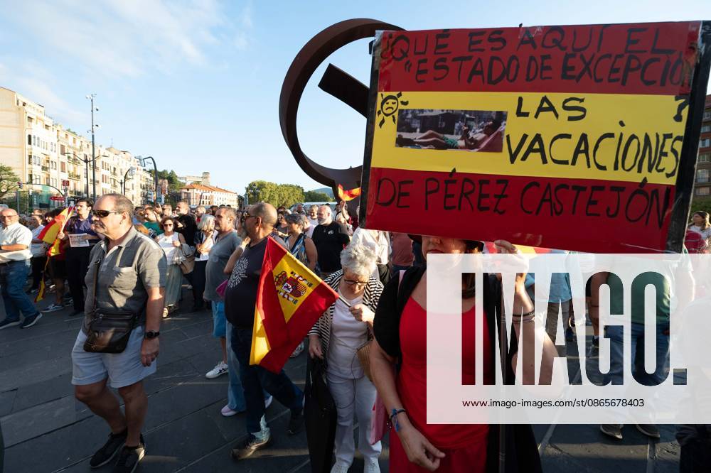 Bilbao Holds Rally in Support of the People of Ceuta: Dozens of people gathered at a rally in solidarity with Ceuta on September 2, 2026, in Bilbao, Vizcaya, Basque Country, Spain. Coinciding with Ceuta Day, more than 260 Spanish municipalities have been called upon to show their support for the people of Ceuta in the face of the migration crisis caused by the arrival of more than 70,000 migrants across the border with Morocco. The demonstrations are part of the For Ceuta initiative, backed by the Spanish Federation of Municipalities and Provinces (FEMP). SEPTEMBER 2, 2026 CEUTA DAY PROTEST RALLY MIGRANTS IMMIGRANTS FEMP SUPPORT SOLIDARITY MIGRATION CRISIS CRISIS HUMANITARIAN CRISIS Bilbao, Biscay, Basque Country Bilbao, Biscay, Basque C