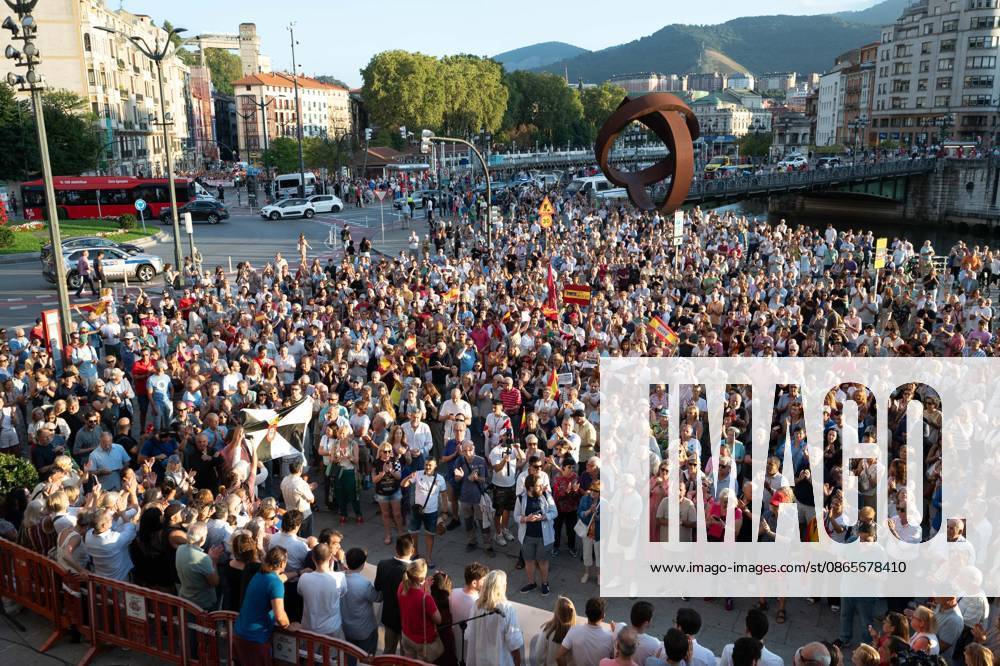 Bilbao Holds Rally in Support of the People of Ceuta: Dozens of people gathered at a rally in solidarity with Ceuta on September 2, 2026, in Bilbao, Vizcaya, Basque Country, Spain. Coinciding with Ceuta Day, more than 260 Spanish municipalities have been called upon to show their support for the people of Ceuta in the face of the migration crisis caused by the arrival of more than 70,000 migrants across the border with Morocco. The demonstrations are part of the For Ceuta initiative, backed by the Spanish Federation of Municipalities and Provinces (FEMP). SEPTEMBER 2, 2026 CEUTA DAY PROTEST RALLY MIGRANTS IMMIGRANTS FEMP SUPPORT SOLIDARITY MIGRATION CRISIS CRISIS HUMANITARIAN CRISIS Bilbao, Biscay, Basque Country Bilbao, Biscay, Basque C