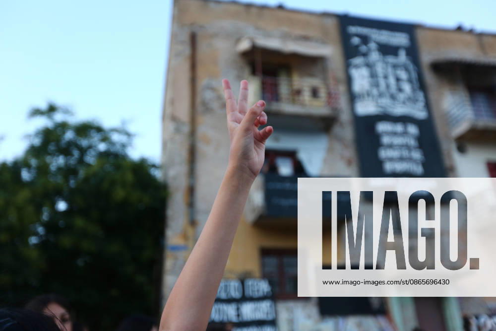 A supporter makes a victory sign during a solidarity gathering at the Prosfygika housing complex in Athens, ahead of the return of Aristotelis Chantzis following his release from Evangelismos Hospital. Athens Greece - ZUMAx103 20260902_zip_x103_005