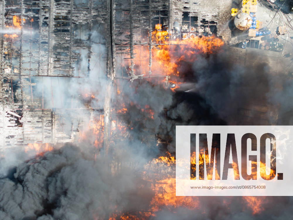 Large fire breaks out at commercial warehouse in Tuzla, Istanbul ISTANBUL, TURKIYE - SEPTEMBER 3: An aerial view of the scene where firefighters battle a large-scale fire that broke out at a logistics warehouse in the Tuzla district of Istanbul, Turkiye, on September 3, 2026. Azer Sude Akcay Anadolu Istanbul Turkey. Editorial use only. Please get in touch for any other usage.