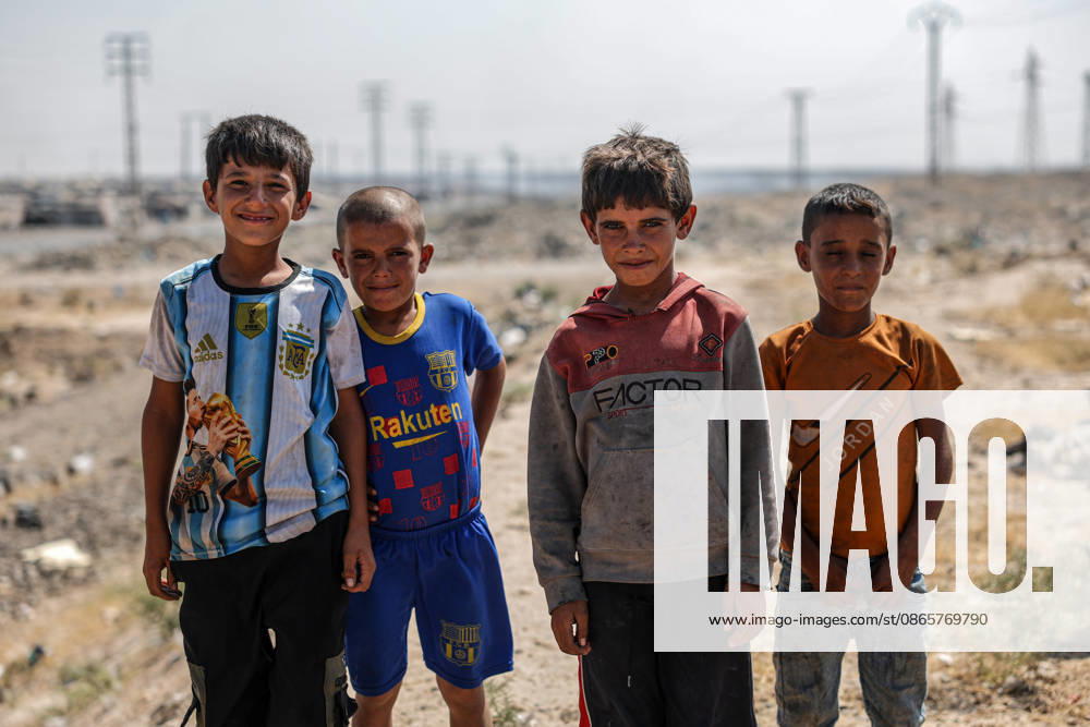 Displaced Syrians endure harsh conditions in Raqqa camps RAQQA, SYRIA - SEPTEMBER 3: Thousands of people forcibly displaced from various regions of Syria due to attacks by the ousted Assad regime and the terrorist group Daesh (ISIS) continue to live under severe conditions in camps across Raqqa province, Syria on September 3, 2026. Around 10,000 displaced individuals who fled the violence and settled in the Sehla al-Banat and Yunani camps are struggling to survive in makeshift tents lacking basic essential services Abdulrhman El Ali Anadolu Raqqa Syria. Editorial use only. Please get in touch for any other usage.