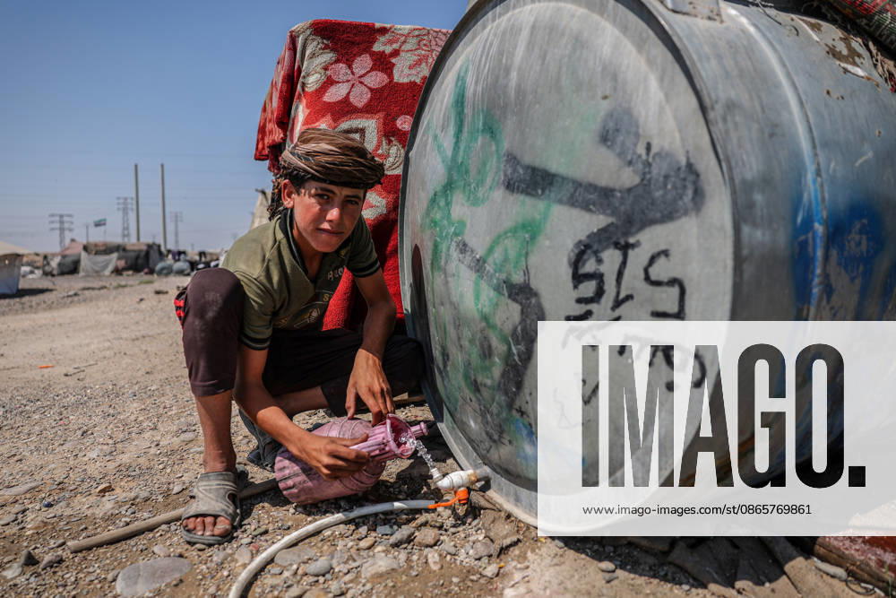 Displaced Syrians endure harsh conditions in Raqqa camps RAQQA, SYRIA - SEPTEMBER 3: Thousands of people forcibly displaced from various regions of Syria due to attacks by the ousted Assad regime and the terrorist group Daesh (ISIS) continue to live under severe conditions in camps across Raqqa province, Syria on September 3, 2026. Around 10,000 displaced individuals who fled the violence and settled in the Sehla al-Banat and Yunani camps are struggling to survive in makeshift tents lacking basic essential services Abdulrhman El Ali Anadolu Raqqa Syria. Editorial use only. Please get in touch for any other usage.