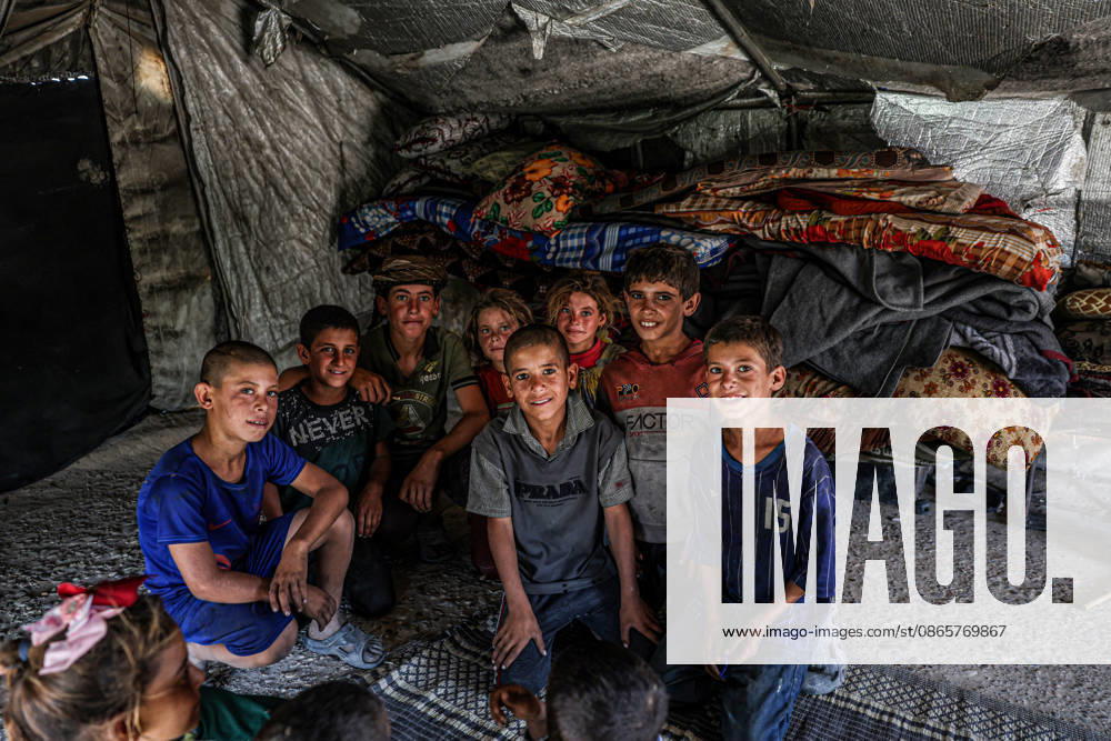 Displaced Syrians endure harsh conditions in Raqqa camps RAQQA, SYRIA - SEPTEMBER 3: Thousands of people forcibly displaced from various regions of Syria due to attacks by the ousted Assad regime and the terrorist group Daesh (ISIS) continue to live under severe conditions in camps across Raqqa province, Syria on September 3, 2026. Around 10,000 displaced individuals who fled the violence and settled in the Sehla al-Banat and Yunani camps are struggling to survive in makeshift tents lacking basic essential services Abdulrhman El Ali Anadolu Raqqa Syria. Editorial use only. Please get in touch for any other usage.