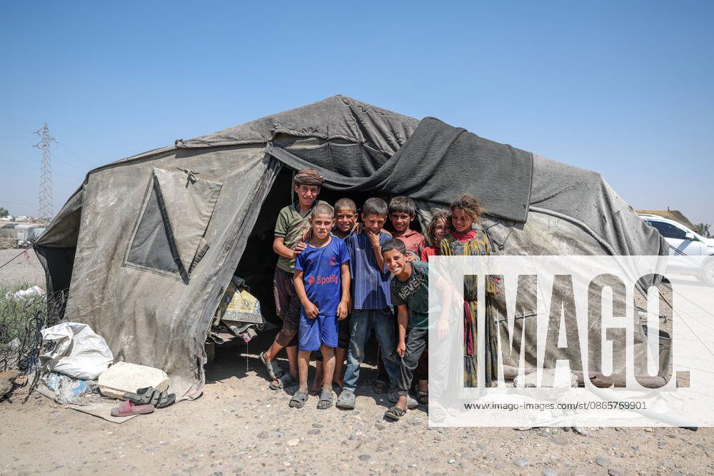 Displaced Syrians endure harsh conditions in Raqqa camps RAQQA, SYRIA - SEPTEMBER 3: Thousands of people forcibly displaced from various regions of Syria due to attacks by the ousted Assad regime and the terrorist group Daesh (ISIS) continue to live under severe conditions in camps across Raqqa province, Syria on September 3, 2026. Around 10,000 displaced individuals who fled the violence and settled in the Sehla al-Banat and Yunani camps are struggling to survive in makeshift tents lacking basic essential services Abdulrhman El Ali Anadolu Raqqa Syria. Editorial use only. Please get in touch for any other usage.