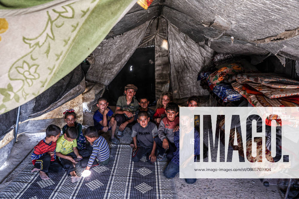 Displaced Syrians endure harsh conditions in Raqqa camps RAQQA, SYRIA - SEPTEMBER 3: Thousands of people forcibly displaced from various regions of Syria due to attacks by the ousted Assad regime and the terrorist group Daesh (ISIS) continue to live under severe conditions in camps across Raqqa province, Syria on September 3, 2026. Around 10,000 displaced individuals who fled the violence and settled in the Sehla al-Banat and Yunani camps are struggling to survive in makeshift tents lacking basic essential services Abdulrhman El Ali Anadolu Raqqa Syria. Editorial use only. Please get in touch for any other usage.