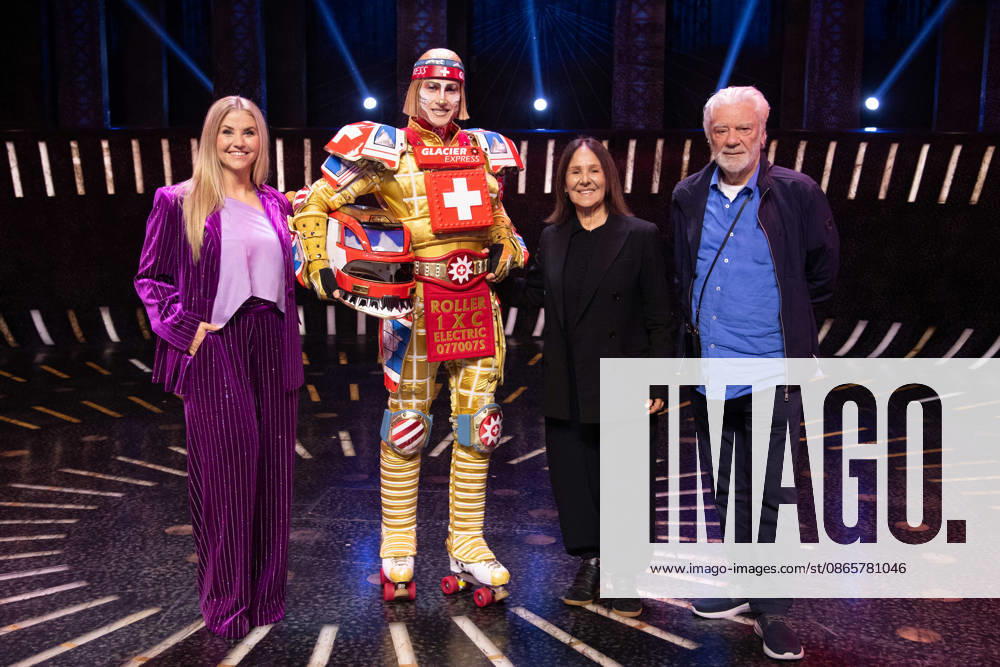 From left: Singer Beatrice EGLI, singer Tom ROWLAND in the costume of the new TICK TACK train, director Dame Arlene PHILLIPS, singer Tom ROWLAND in the costume of the new TICK TACK train, and costume designer John NAPIER, The musical *Starlight Express* in Bochum presents the Swiss Glacier Express *TICK TACK* as a new train in the show, *Starlight Expr