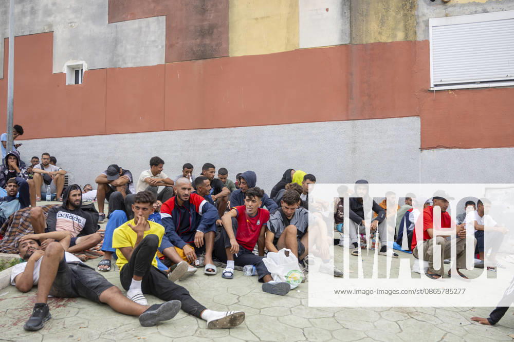 Calm in the vicinity of the Loma Colmenar migrant encampment. Dozens of migrants are waiting near the esplanade of the Loma Colmenar migrant encampment on September 3, 2026, in Ceuta, Spain. The situation is one of contained calm after the National Police had to intervene on September 2 at the migrant settlement located next to the Loma Colmenar plaza, near the border, to control the hundreds of people crowded outside it. SEPTEMBER 3, 2026 MIGRATION CRISIS Ceuta, Ceuta, Spain