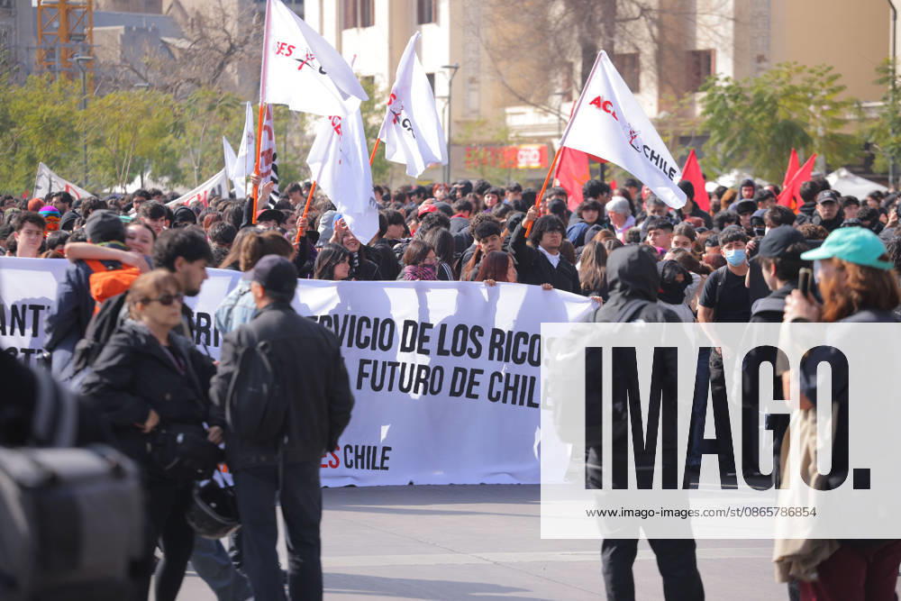 The so-called Student Solidarity Network, which brings together college students, in conjunction with high school students from Aces, is calling for a march under the slogan Students, Defend Chile’s Future Luis Quinteros Aton Chile, Santiago Chile Aton 1186632