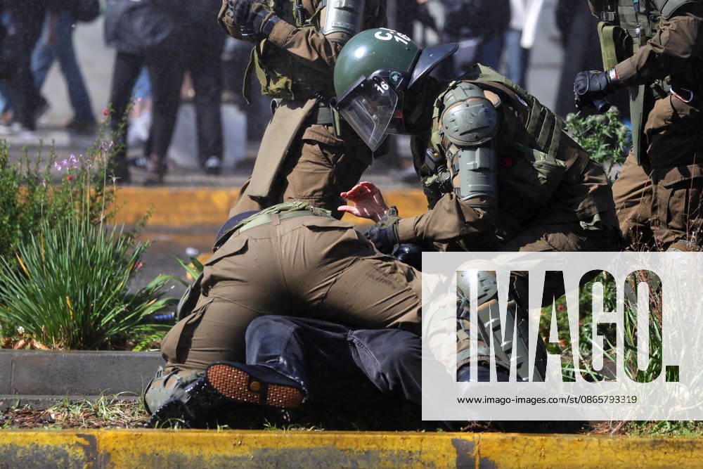 The so-called, Student Solidarity Network, which brings together college and high school students from Aces, is calling for a march under the slogan, Students, Defend Chile’s Future. Jonnathan Oyarzun Aton Chile, Santiago Chile Aton 1186714