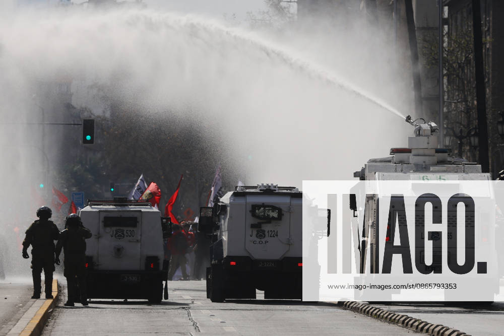 The so-called, Student Solidarity Network, which brings together college and high school students from Aces, is calling for a march under the slogan, Students, Defend Chile’s Future. Jonnathan Oyarzun Aton Chile, Santiago Chile Aton 1186723