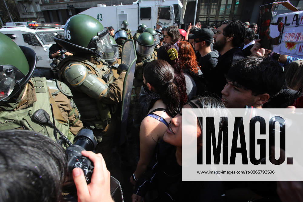 The so-called, Student Solidarity Network, which brings together college and high school students from Aces, is calling for a march under the slogan, Students, Defend Chile’s Future. Jonnathan Oyarzun Aton Chile, Santiago Chile Aton 1186738