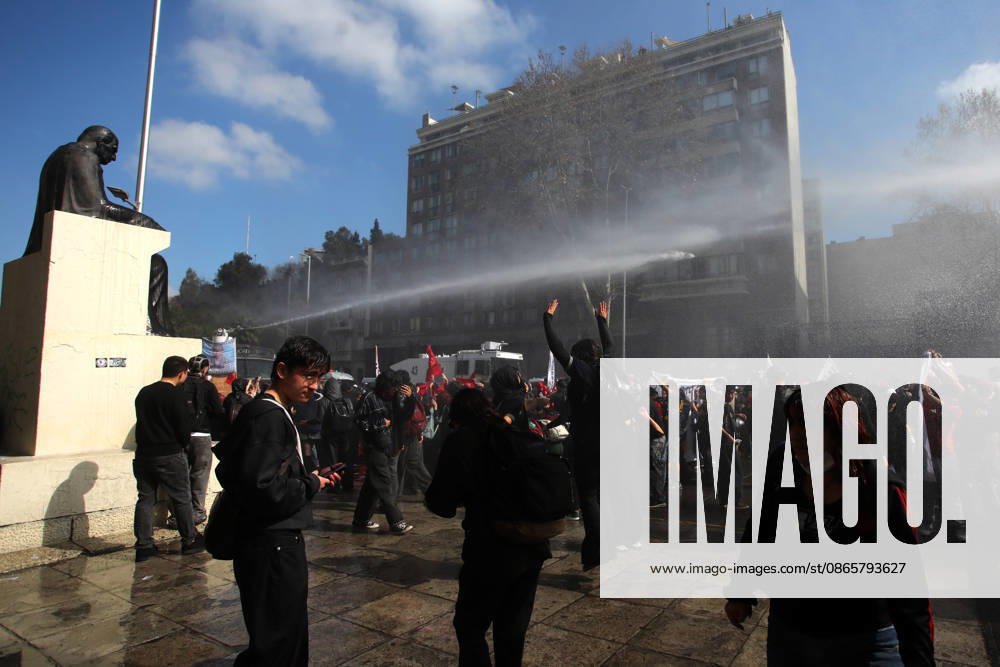 The so-called, Student Solidarity Network, which brings together college and high school students from Aces, is calling for a march under the slogan, Students, Defend Chile’s Future. Jonnathan Oyarzun Aton Chile, Santiago Chile Aton 1186740