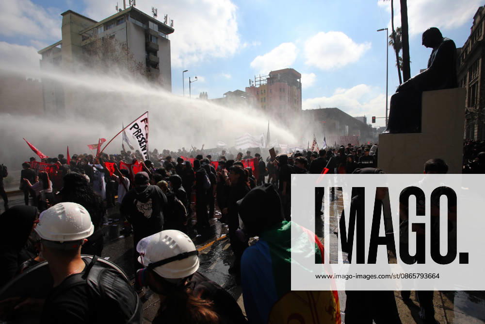 The so-called, Student Solidarity Network—which brings together college and high school students from Aces—is calling for a march under the slogan, Students, Defend Chile’s Future. Jonnathan Oyarzun Aton Chile, Santiago Chile Aton 1186744