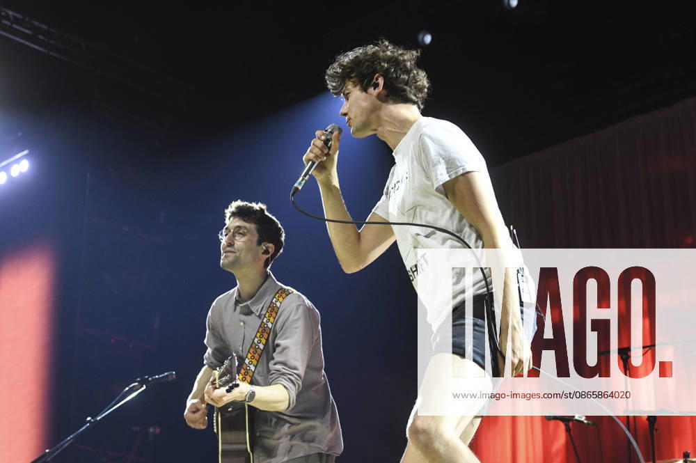 Christopher Annen and Henning May of AnnenMayKantereit performing live at a concert at the ZAG Arena in Hanover, September 3, 2026 Foto:xN.xHeuselx xFuturexImagex annenmaykantereit_6903