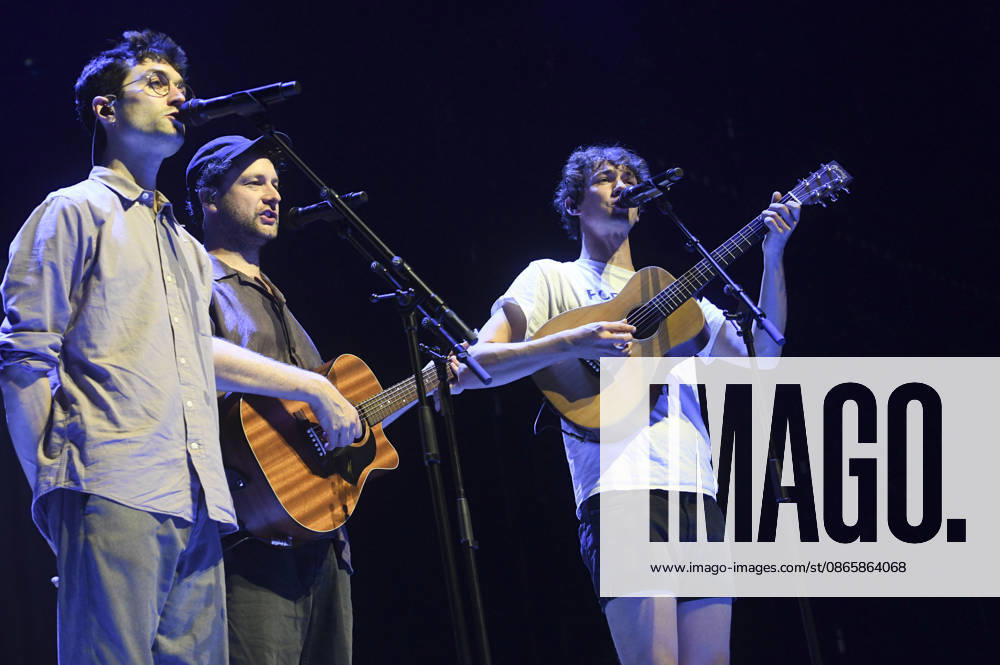 Christopher Annen, Severin Kantereit, and Henning May of AnnenMayKantereit performing live at a concert at the ZAG Arena in Hanover on September 3, 2026 Foto:xN.xHeuselx xFuturexImagex annenmaykantereit_6911