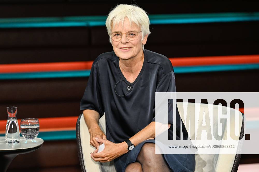 Ulrike Herrmann, Journalist, September 26, Ulrike Herrmann on September 2, 2026, on *Markus Lanz*, ZDF TV, talk show, Germany, German, man, German woman, journalism, journalist, *taz*, German female journalist, journalism, sitting sideways, smiling