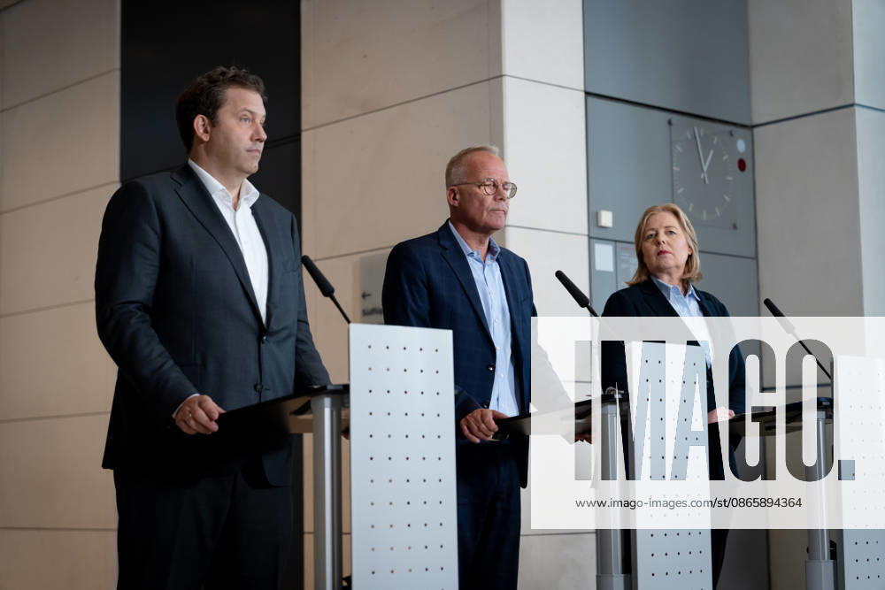SPD, Bundestag Caucus, Caucus Retreat in Berlin, Reichstag Building, Caucus Retreat, Meeting, SPD, Bundestag Caucus, Press Statement, Caucus Chair, Matthias Miersch, Chair, Lars Klingbeil, Vice Chancellor, Bärbel Bas, Federal Minister, Chair Berlin Berlin GER