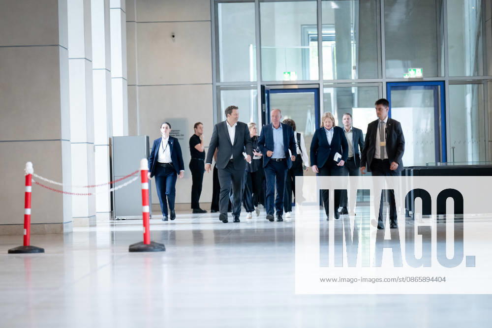SPD, Bundestag Caucus, Caucus Retreat in Berlin, Reichstag Building, Caucus Retreat, Meeting, SPD, Bundestag Caucus, Press Statement, Caucus Chair, Matthias Miersch, Chair, Lars Klingbeil, Vice Chancellor, Bärbel Bas, Federal Minister, Chair Berlin Berlin GER