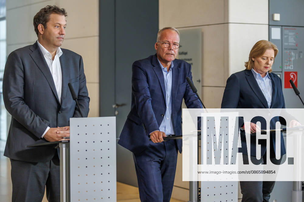 Closing remarks by Lars Klingbeil (SPD), Federal Minister of Finance; Matthias Miersch (SPD), Chairman; and Baerbel Bas (SPD), Federal Minister of Labor and Social Affairs, during closing remarks on September 4, 2026, in Berlin, Berlin, Berlin, Germany, at the Reichstag