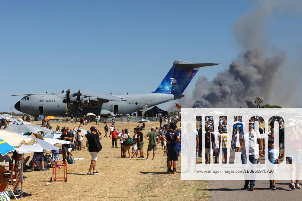 Fighter jet crashes during air show at Tanagra Air Base in Greece ATHENS, GREECE - SEPTEMBER 5: Smoke rises after an Air Force F-4 Phantom fighter jet crashed, during the Athens Flying Week air show at Tanagra Air Base in Athens, Greece, September 5, 2026. Nikos Mitrousias Anadolu Athens Greece. Editorial use only. Please get in touch for any other usage.
