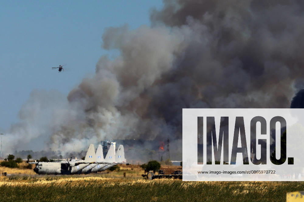 Fighter jet crashes during air show at Tanagra Air Base in Greece ATHENS, GREECE - SEPTEMBER 5: Smoke rises after an Air Force F-4 Phantom fighter jet crashed, during the Athens Flying Week air show at Tanagra Air Base in Athens, Greece, September 5, 2026. Nikos Mitrousias Anadolu Athens Greece. Editorial use only. Please get in touch for any other usage.