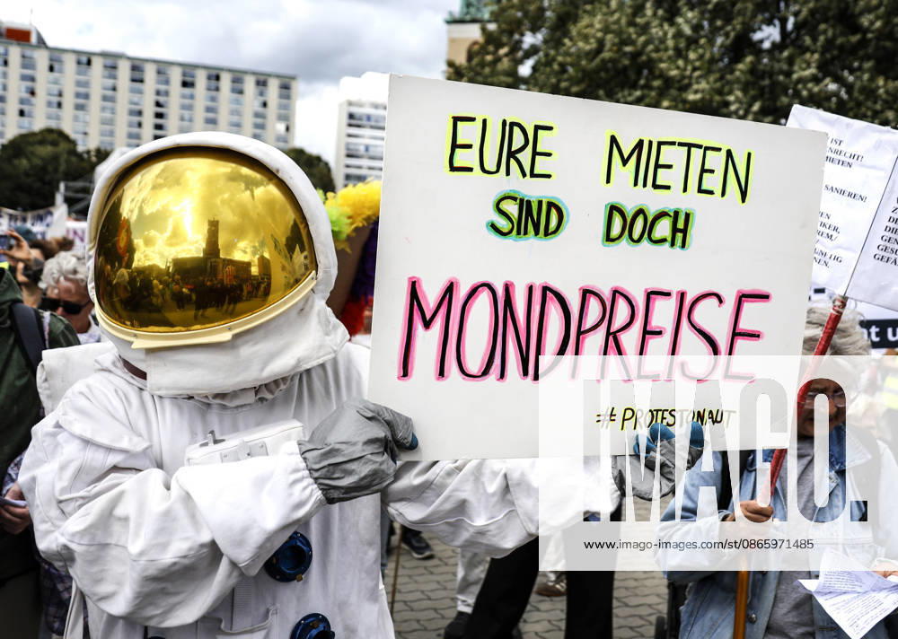 Rent Protest: A protester in an astronaut costume demonstrates against high rents and gentrification and in favor of expropriating housing cooperatives; thousands of people protested in Berlin, September 5, 2026, Berlin, Berlin, Germany