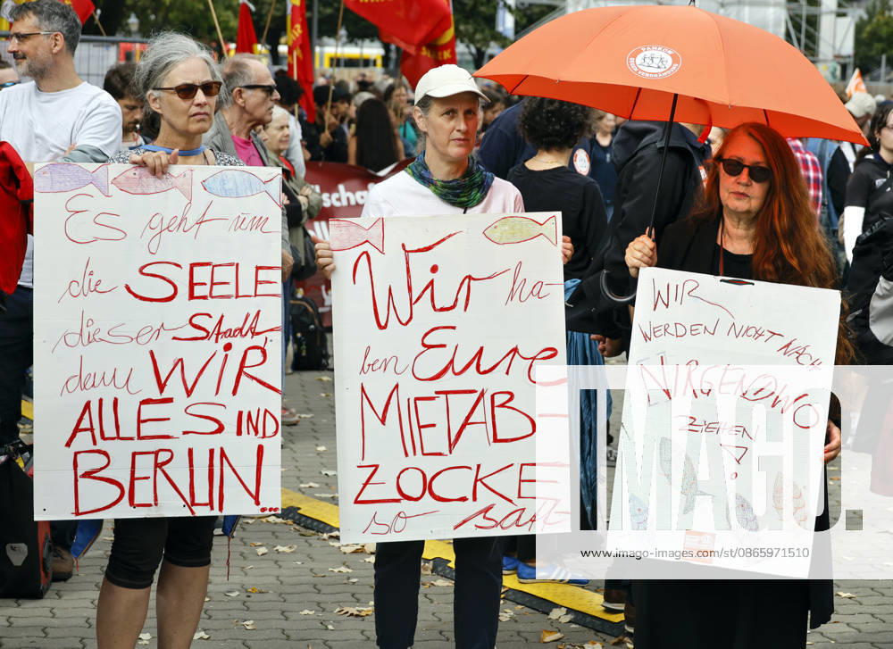 Rent Protest: Demonstrators holding signs protest against high rents and displacement and call for the expropriation of housing companies; thousands of people demonstrated in Berlin on September 5, 2026, Berlin, Berlin, Germany