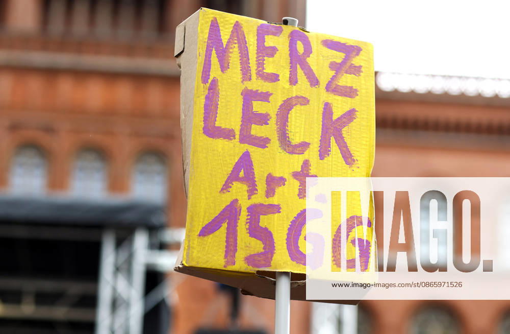 Rent Protest: A protester holding a sign reading Merz Leck Art 15GG during a demonstration against high rents and displacement and in favor of the expropriation of housing cooperatives; thousands of people protested in Berlin, September 5, 2026, Berlin, Berlin, Germany