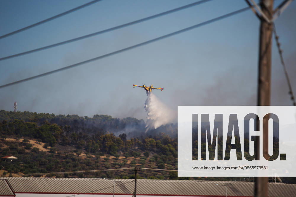 A firefighting aircraft drops water on a fire caused by the crash of a Hellenic Air Force F-4 Phantom during the Athens Flying Week air show. Thiva Greece - ZUMAx103 20260905_zip_x103_012