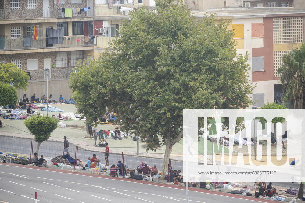 The Government Takes Control of the Port of Ceuta to Provide Humanitarian Assistance to Migrants Several migrants camped out on the street on September 6, 2026, in Ceuta, Spain. The government is taking control of the port of Ceuta to provide humanitarian assistance to migrants in tents and other spaces, as provided for in a resolution from the Ministry of Transportation and Sustainable Mobility published this Saturday and reviewed by Europa Press. Specifically, the department led by Óscar Puente authorizes the Secretary of State for Migration to temporarily use an area of 16,000 square meters of public port land located in the Poniente Expansion, Phase I, within the service area of the Port of Ceuta SEPTEMBER 5, 2026 MIGRANTS IMMIGRATION