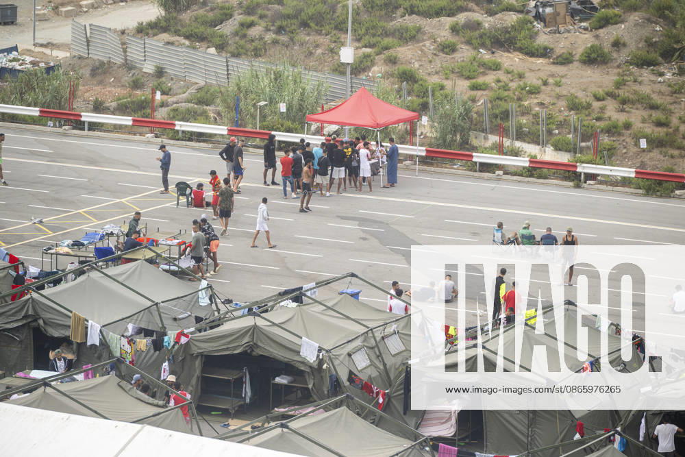 The Government Takes Control of the Port of Ceuta to Provide Humanitarian Assistance to Migrants Several migrants camped out in Ceuta, Spain, as of September 5, 2026. The Government is taking control of the port of Ceuta to provide humanitarian assistance to migrants in tents and other spaces, as provided for in a resolution from the Ministry of Transportation and Sustainable Mobility published this Saturday and reviewed by Europa Press. Specifically, the department led by Óscar Puente authorizes the Secretary of State for Migration to temporarily use an area of 16,000 square meters of public port land located in the Poniente Expansion, Phase I, within the service area of the Port of Ceuta SEPTEMBER 5, 2026 MIGRANTS IMMIGRATION HUMANITARIA