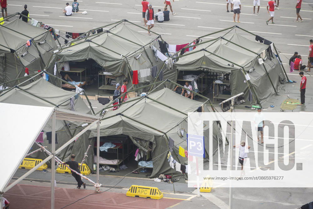 The Government Takes Control of the Port of Ceuta to Provide Humanitarian Assistance to Migrants Several migrants camped out in Ceuta, Spain, as of September 5, 2026. The Government is taking control of the port of Ceuta to provide humanitarian assistance to migrants in tents and other spaces, as provided for in a resolution from the Ministry of Transportation and Sustainable Mobility published this Saturday and reviewed by Europa Press. Specifically, the department led by Óscar Puente authorizes the Secretary of State for Migration to temporarily use an area of 16,000 square meters of public port land located in the Poniente Expansion, Phase I, within the service area of the Port of Ceuta SEPTEMBER 5, 2026 MIGRANTS IMMIGRATION HUMANITARIA