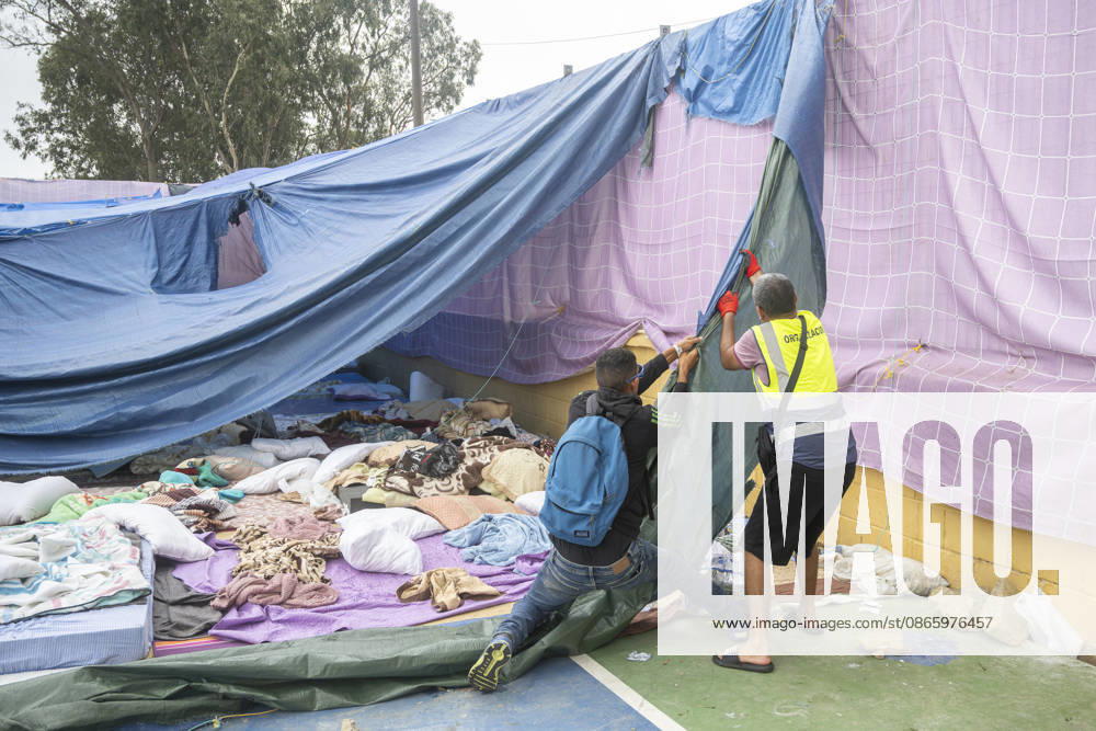 The Government Takes Control of the Port of Ceuta to Provide Humanitarian Assistance to Migrants Several migrants camped out in Ceuta, Spain, on September 5, 2026. The Government is taking control of the port of Ceuta to provide humanitarian assistance to migrants living in tents and other spaces, as provided for in a resolution from the Ministry of Transportation and Sustainable Mobility published this Saturday and reviewed by Europa Press. Specifically, the department led by Óscar Puente authorizes the Secretary of State for Migration to temporarily use an area of 16,000 square meters of public port land located in the Ampliación de Poniente, Phase I, within the service area of the Port of Ceuta. SEPTEMBER 5, 2026 MIGRANTS IMMIGRATION HU