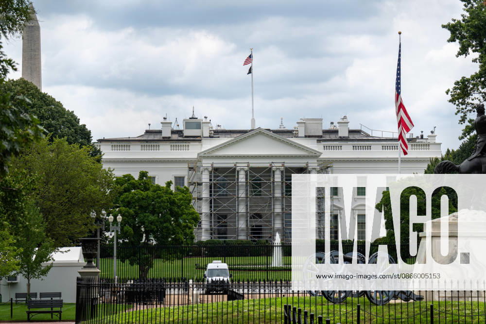 Work crews are removing the tarps and scaffolding that covered the White House North Portico in Washington, D.C. on September 5, 2026. The North Portico was renovated by President Trump over the last few months with fresh paint and repairs to the floors. Washington USA - ZUMAl312 20260905_znp_l312_001