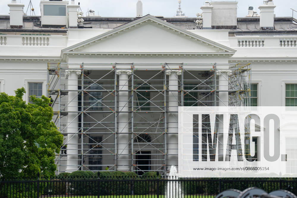 Work crews are removing the tarps and scaffolding that covered the White House North Portico in Washington, D.C. on September 5, 2026. The North Portico was renovated by President Trump over the last few months with fresh paint and repairs to the floors. Washington USA - ZUMAl312 20260905_znp_l312_002